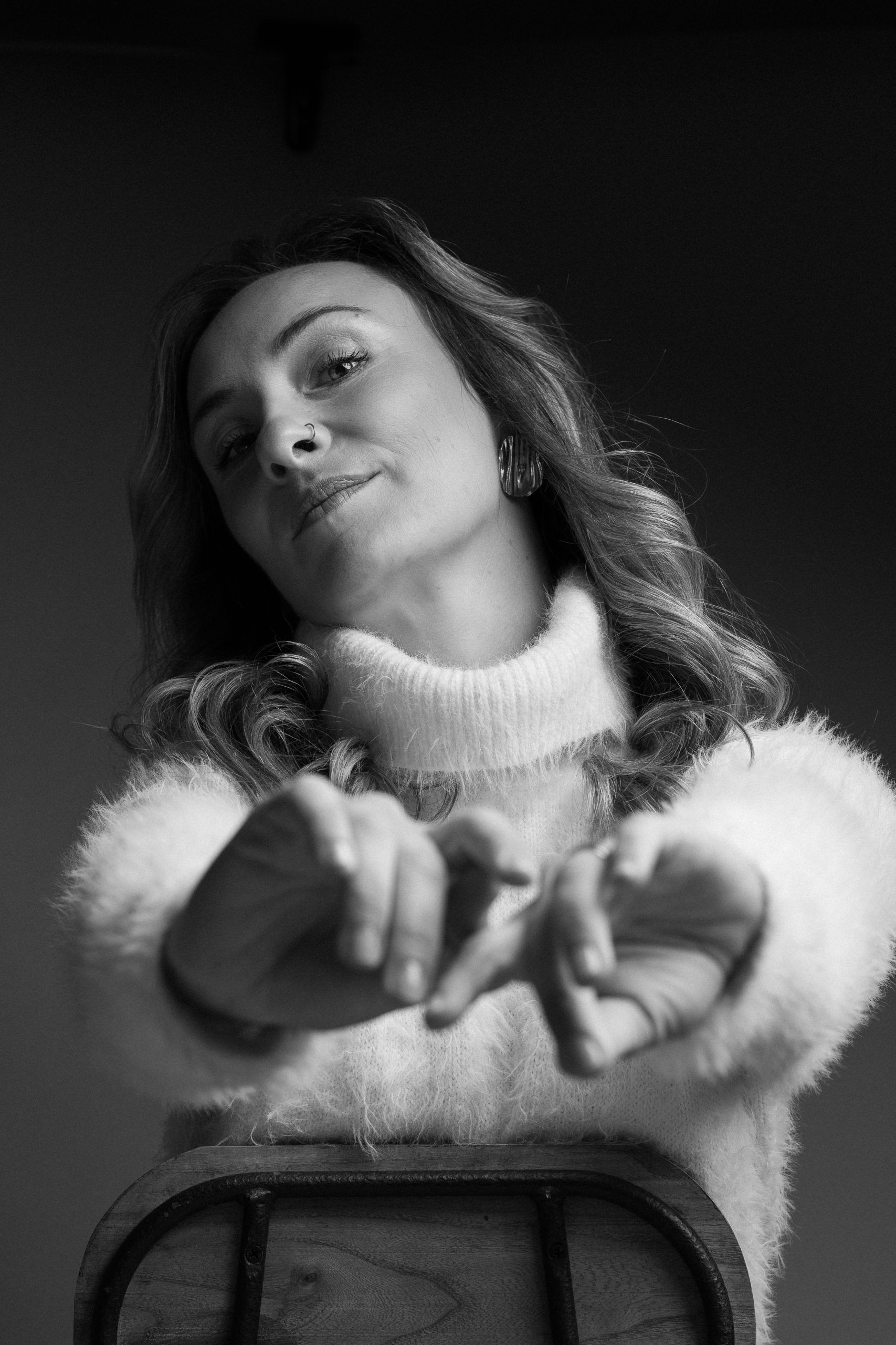 Portrait d'une femme, en studio photo professionnel a marguerittes
