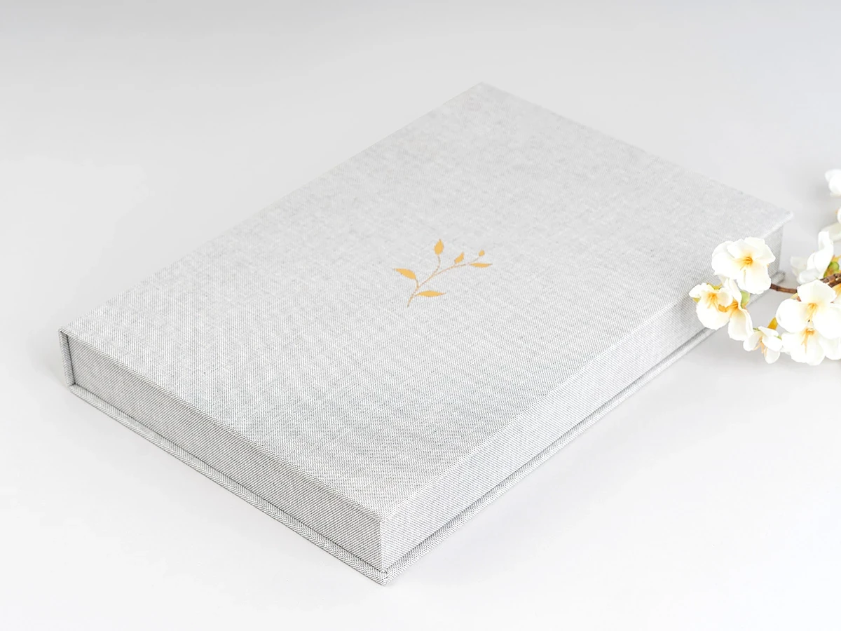 Coffret photo en lin fermé avec finition élégante