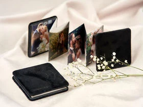 Mini accordéon photo ouvert avec plusieurs images