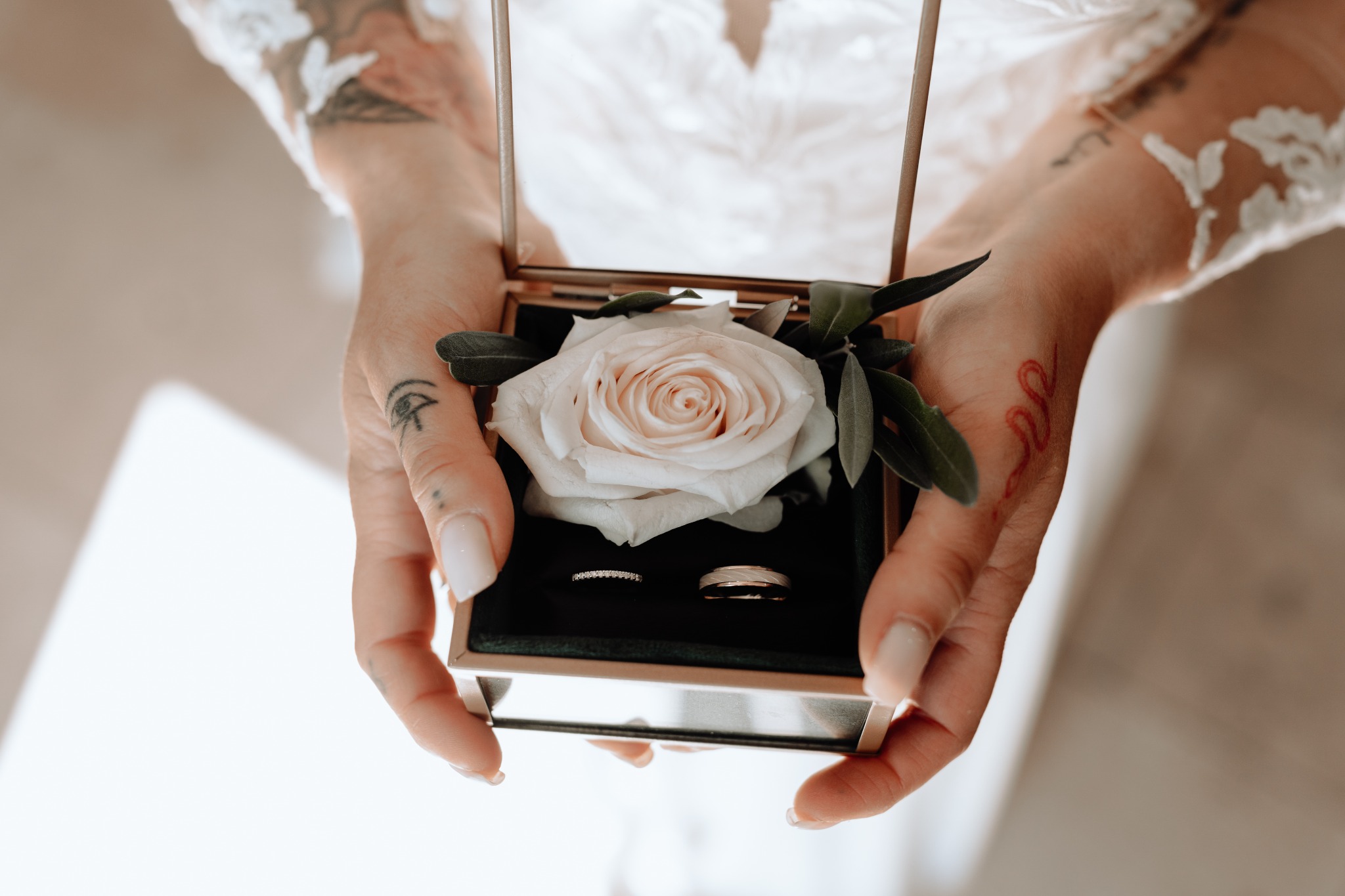 Alliances de mariage photographiées au Château de Collias