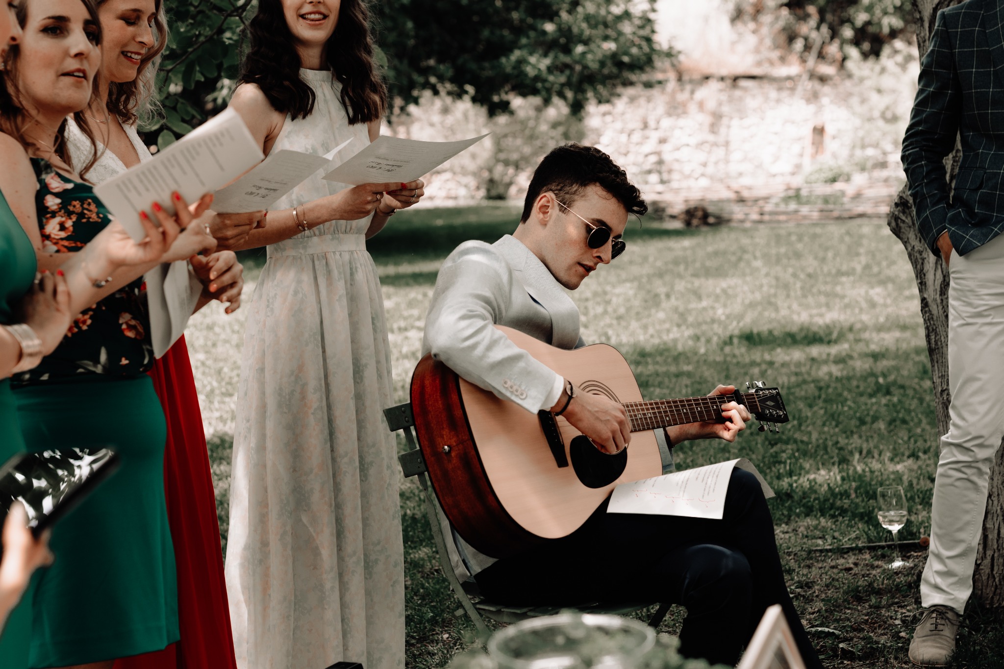 Musique pendant une cérémonie de mariage au Château de Collias