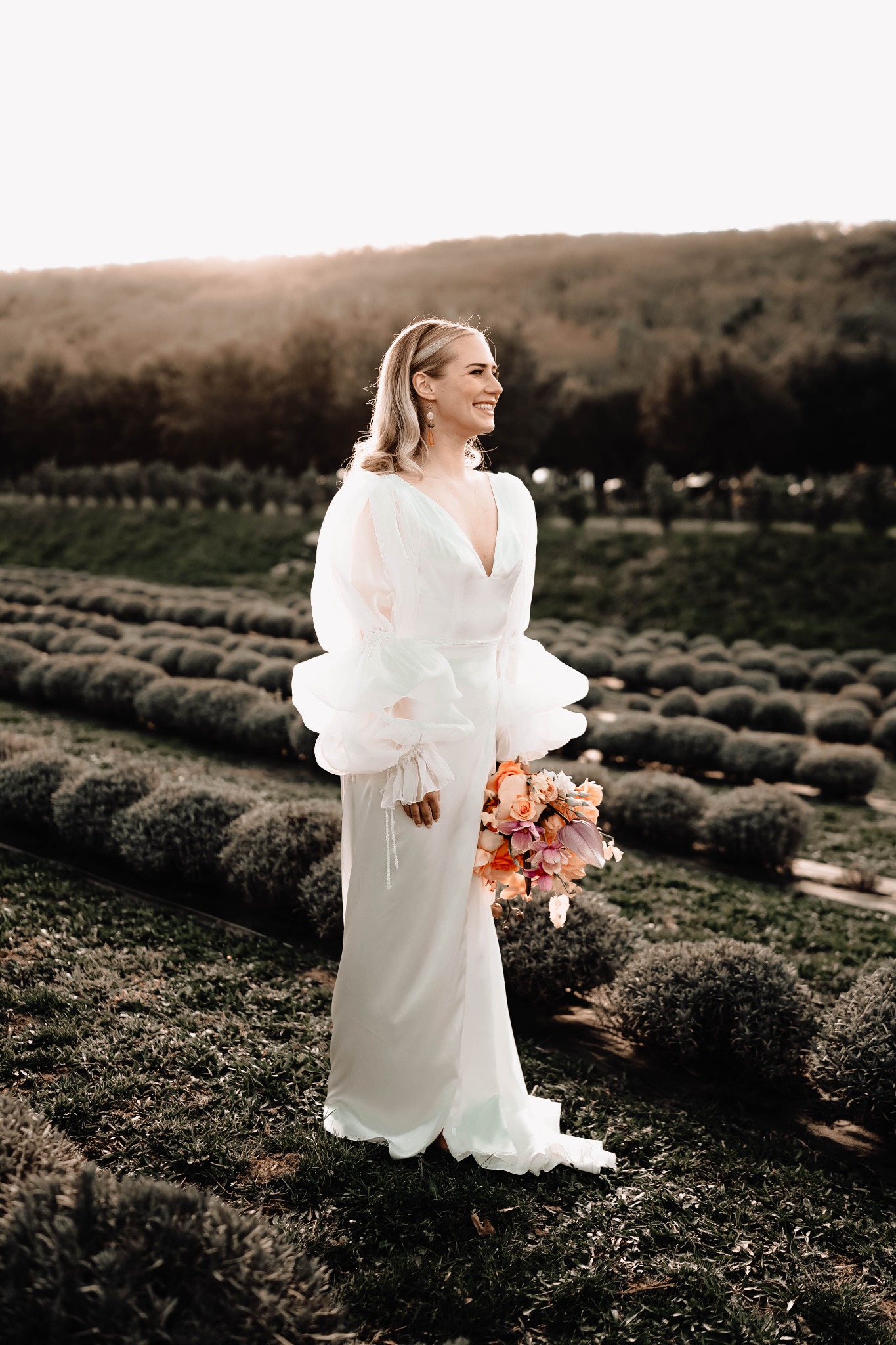 Mariée avec son bouquet photographiée par Audrey Alarcon dans le Gard