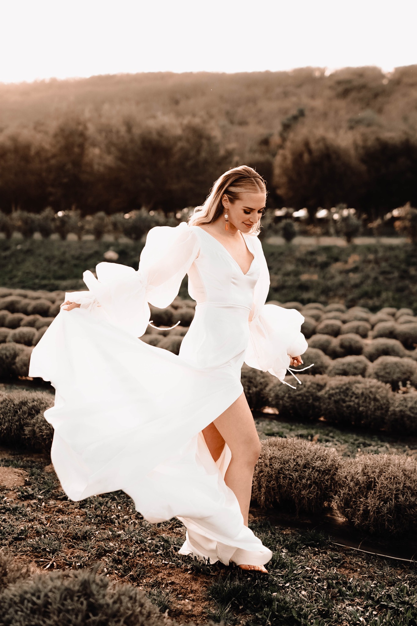 Mariée en mouvement photographiée par Audrey Alarcon près de Nîmes