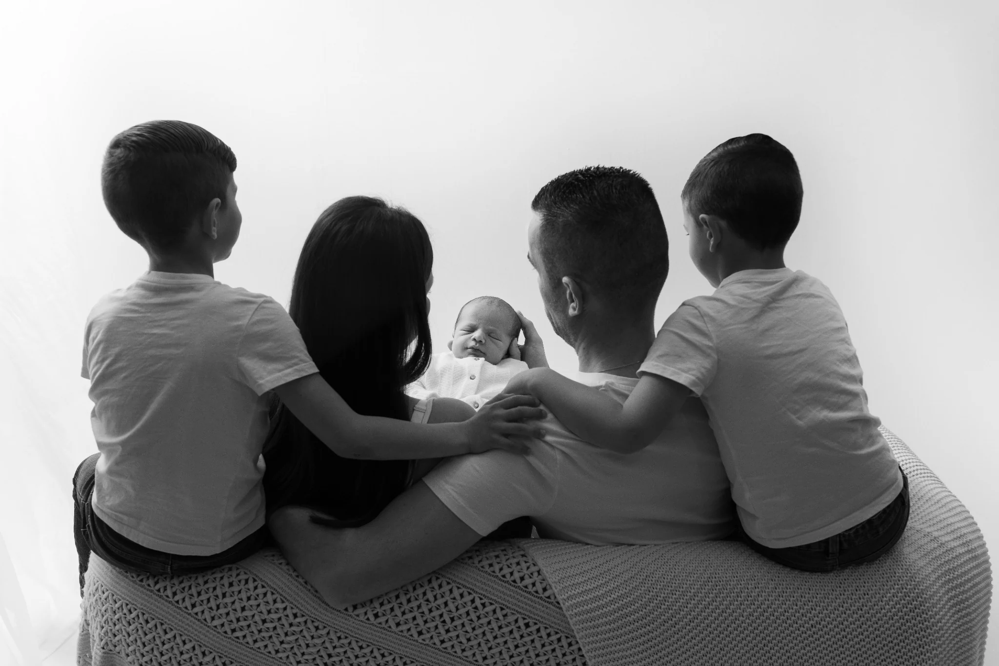 Séance photo bébé à Marguerittes avec une famille et son nouveau-né