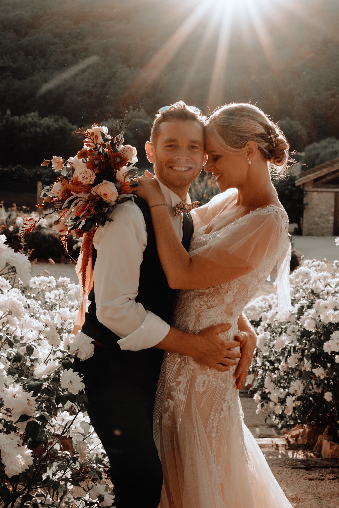 Portrait de couple lors d'un mariage au Domaine de Valbonne