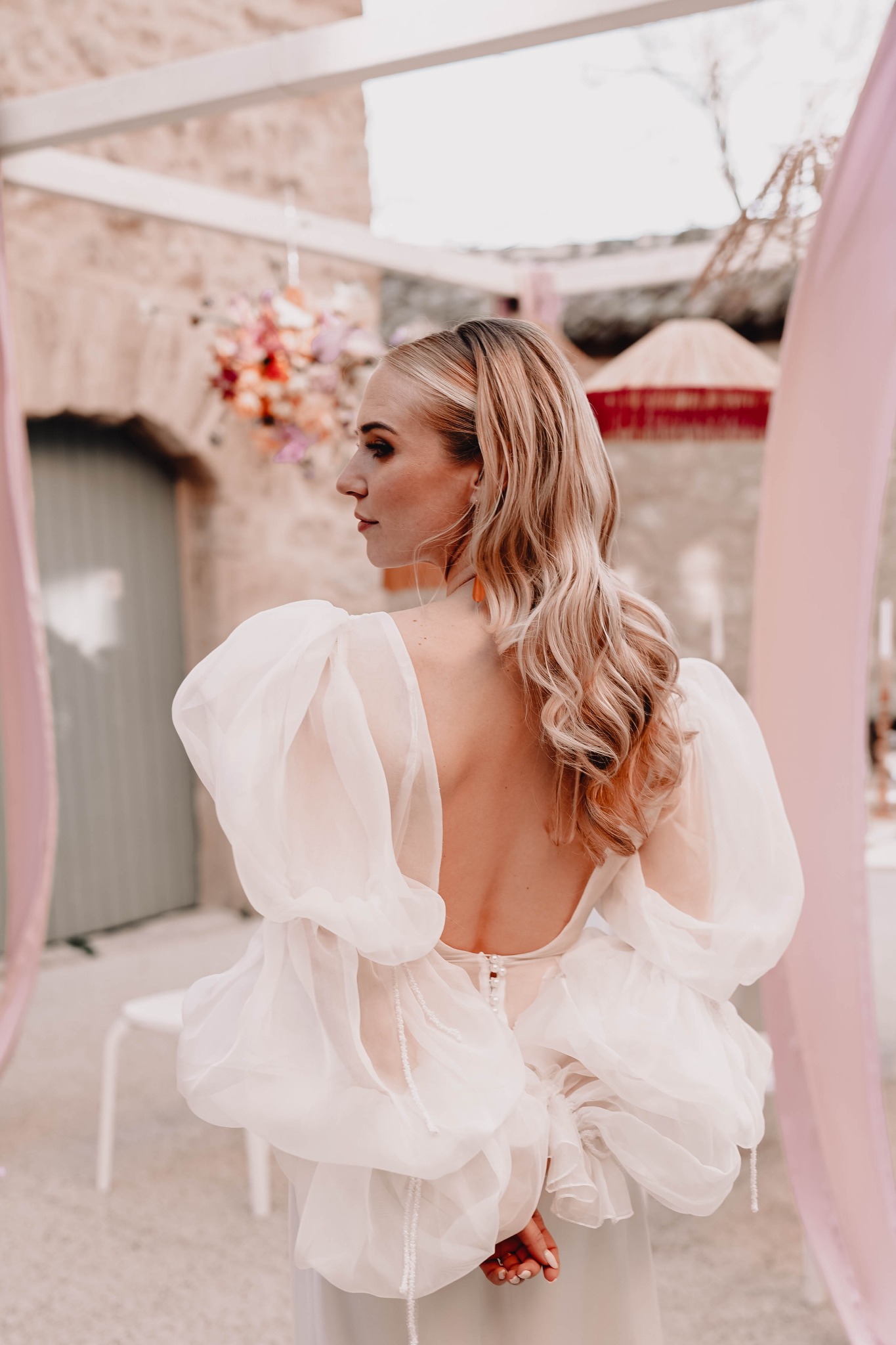Détail d'une robe de mariée photographiée dans le Gard